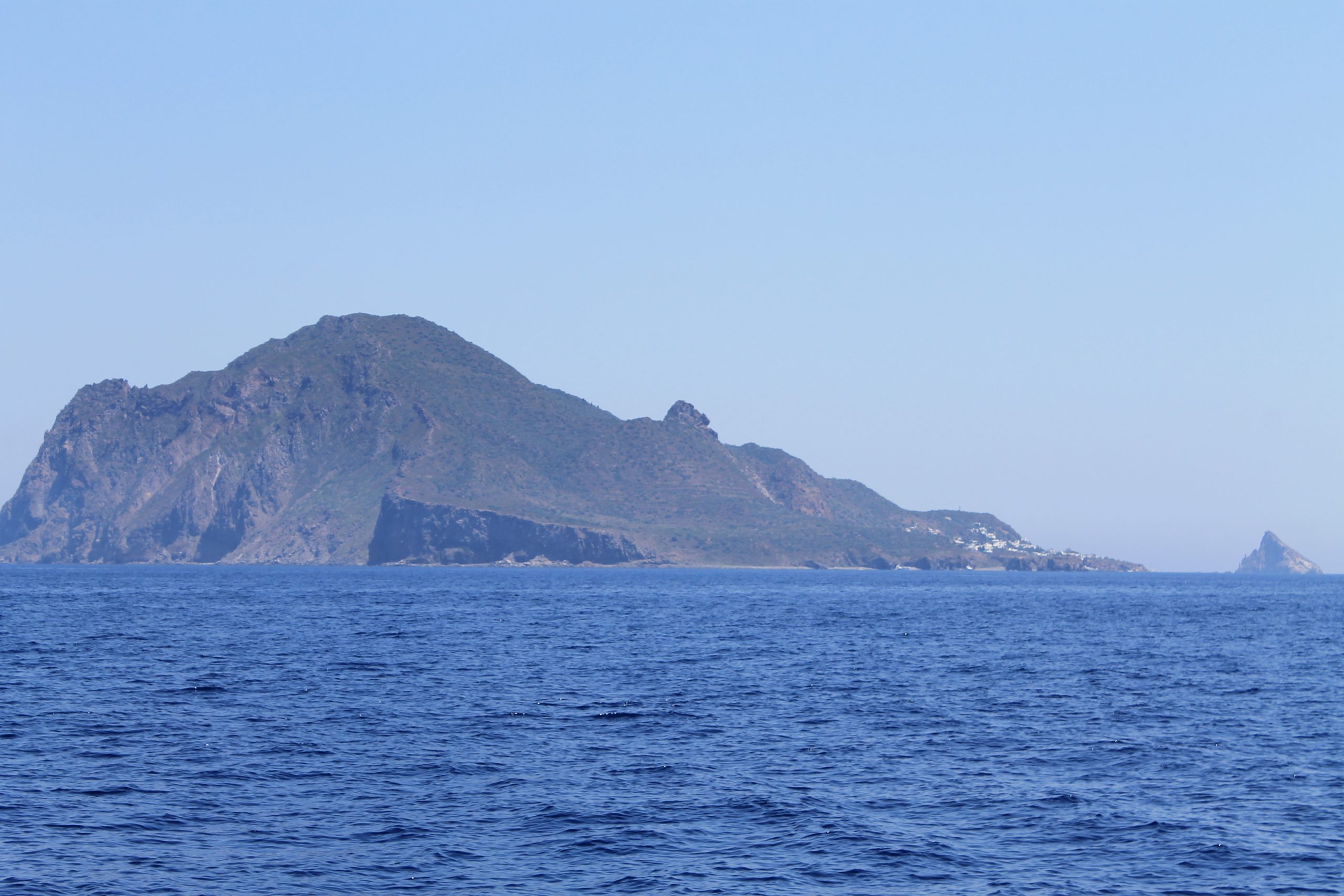 Sedicenne si tuffa in acqua e muore, tragedia a Panarea