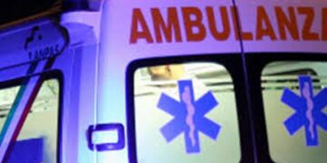 Messina. Spaventoso incidente all’Annunziata: auto capottata e moto distrutta