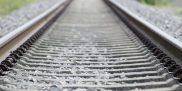 Investito da un treno, morto 84enne nel palermitano