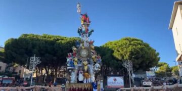 Messina – “Viva Maria!” e gli strappi dei tiratori: la Vara nell’abbraccio dei fedeli – VIDEO e FOTO