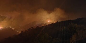 Incendio a San Pier Niceto, ordine di evacuazione per le case in Corso Italia, zona Carmine