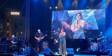 Arisa incanta Cefalù con la sua dolcezza, pienone sul Lungomare