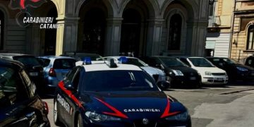 La aspetta in strada e aggredisce l’ex fidanzata, arrestato un 34enne