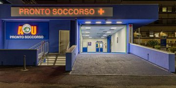 Colpisce con la stampella un’infermiera del Policlinico di Messina, arrestata 57enne