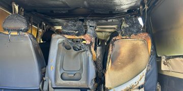 Incendio distrugge furgoncino del Cirs a Messina. “Colpito chi sostiene donne e bambini”