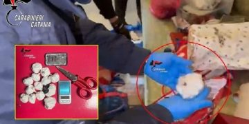 Arrestato un pluripregiudicato ai domiciliari per spaccio, aveva ancora droga in casa