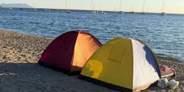 Oliveri, controlli sulla spiaggia: scattano sanzioni per rifiuti, campeggio abusivo e ombrelloni-segnaposto