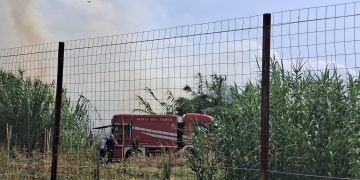 Saponara, Il fuoco non concede tregua e minaccia il centro abitato: fiamme a ridosso di case, chiesa e canonica