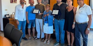 Capri Leone: consegnate due targhe per meriti artistici e culturali ai fratelli Lazzara