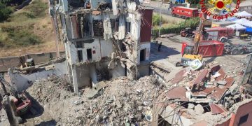 Crollo di Pistunina, sesto giorno di ricerche: ancora due dispersi. Oggi gli interrogatori degli indagati