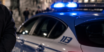 Adesca 13enne messinese in piazza parlando di calcio, arrestato 36enne