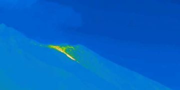 Stromboli, nuova tracimazione lavica dal cratere Nord: flusso sulla Sciara del Fuoco