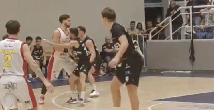 Basket, Serie B Interregionale: Barcellona vince a Benevento nei secondi finali e vola a punteggio pieno